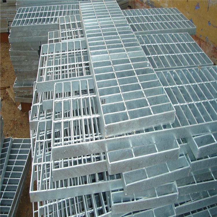 熱銷各種規格鍍鋅鋼格板廠家批發低碳防滑包塑排水鋼格板